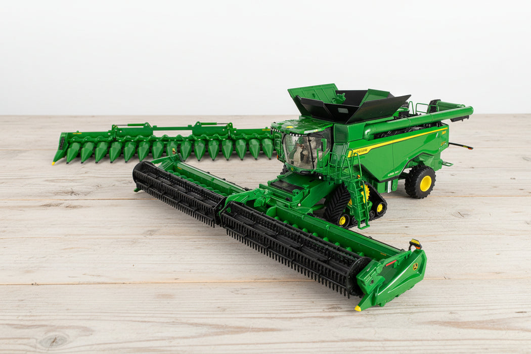 John Deere Prestige 1:32 X9 1000 Tracked Combine