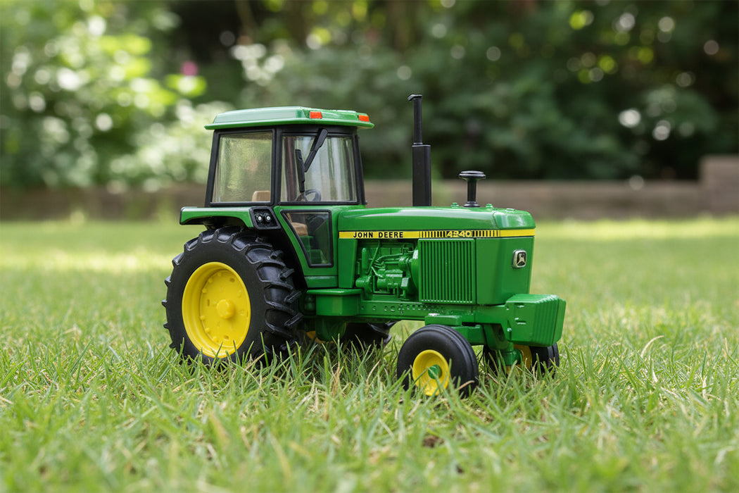 John Deere 1:32 4240 Tractor