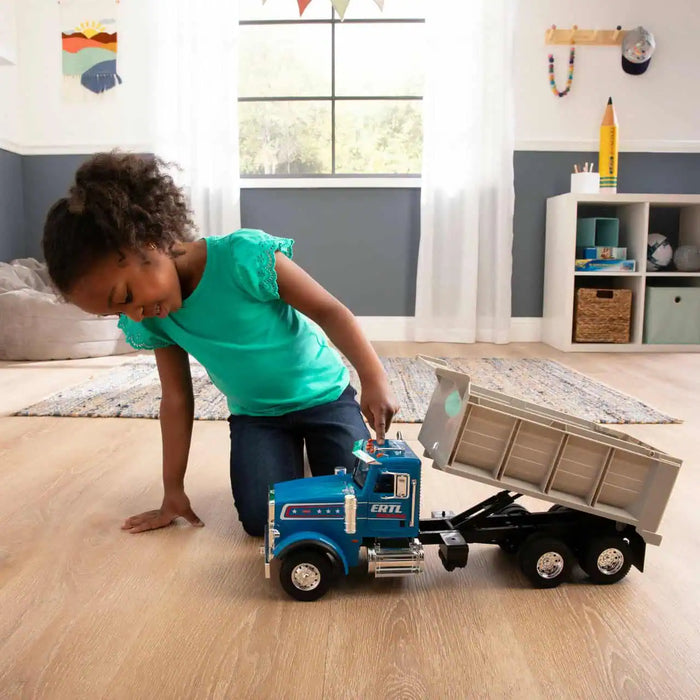 ERTL 1:16 Big Farm Dump Truck
