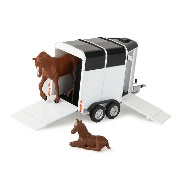 horses in the trailer in the John Deere 1:32 Horse Trailer Set