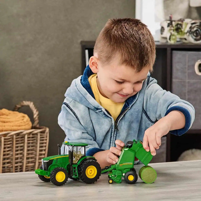 John Deere 1:32 Tractor and Baler Set