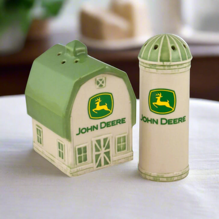 John Deere Barn & Silo Salt / Pepper Set