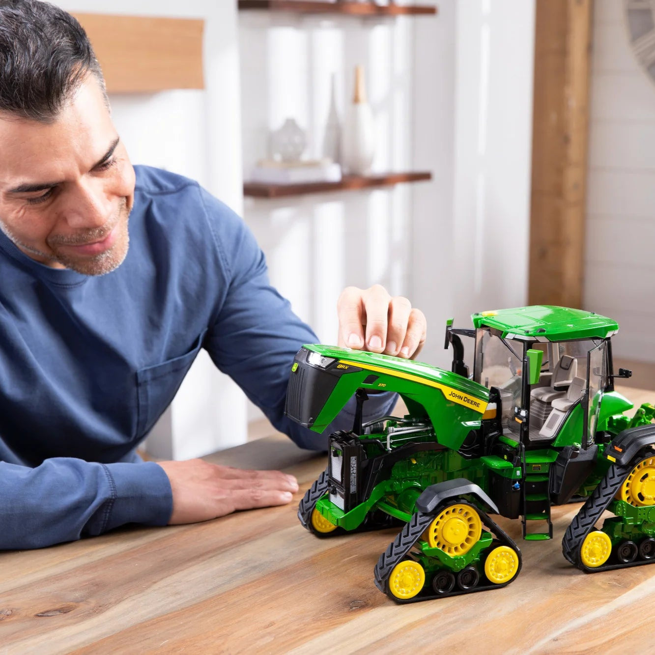 John Deere Prestige 1:16 8RX 370 Tractor