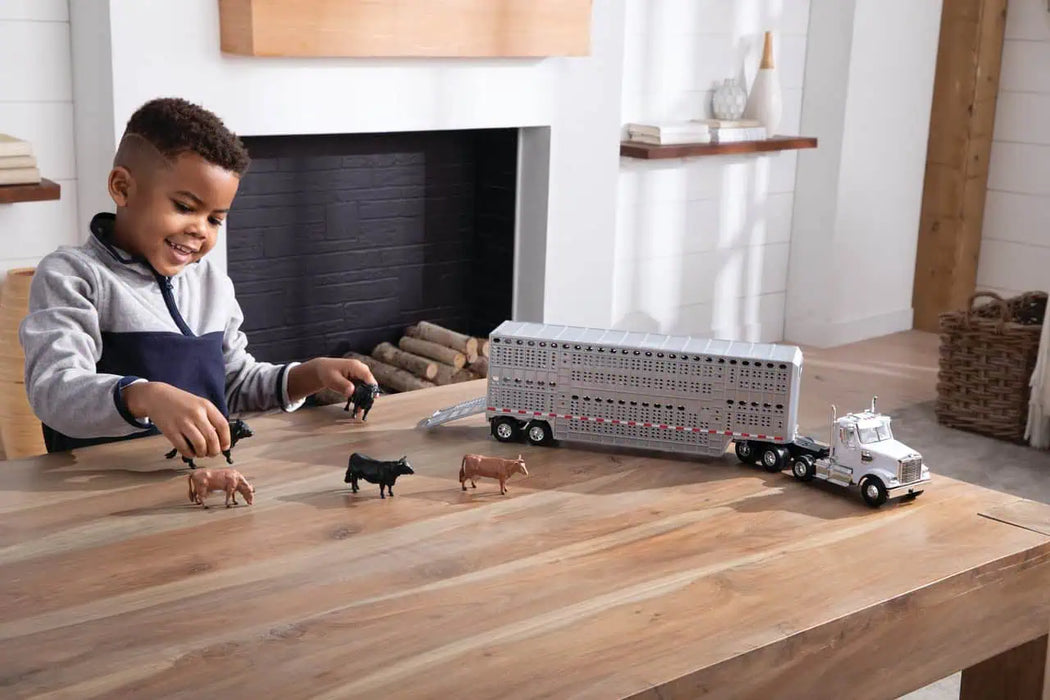 John Deere 1:32 Semi with Livestock Trailer Set